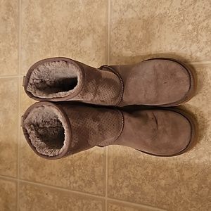 Ugg mid boots